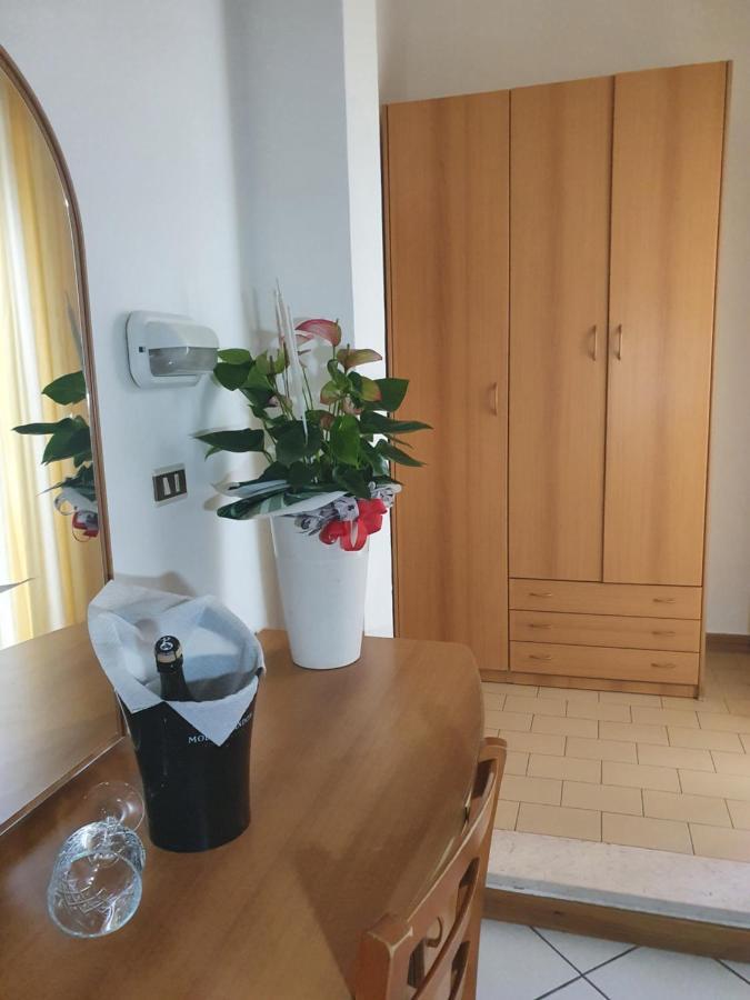 Hotel Venezia San Mauro Mare Quarto foto